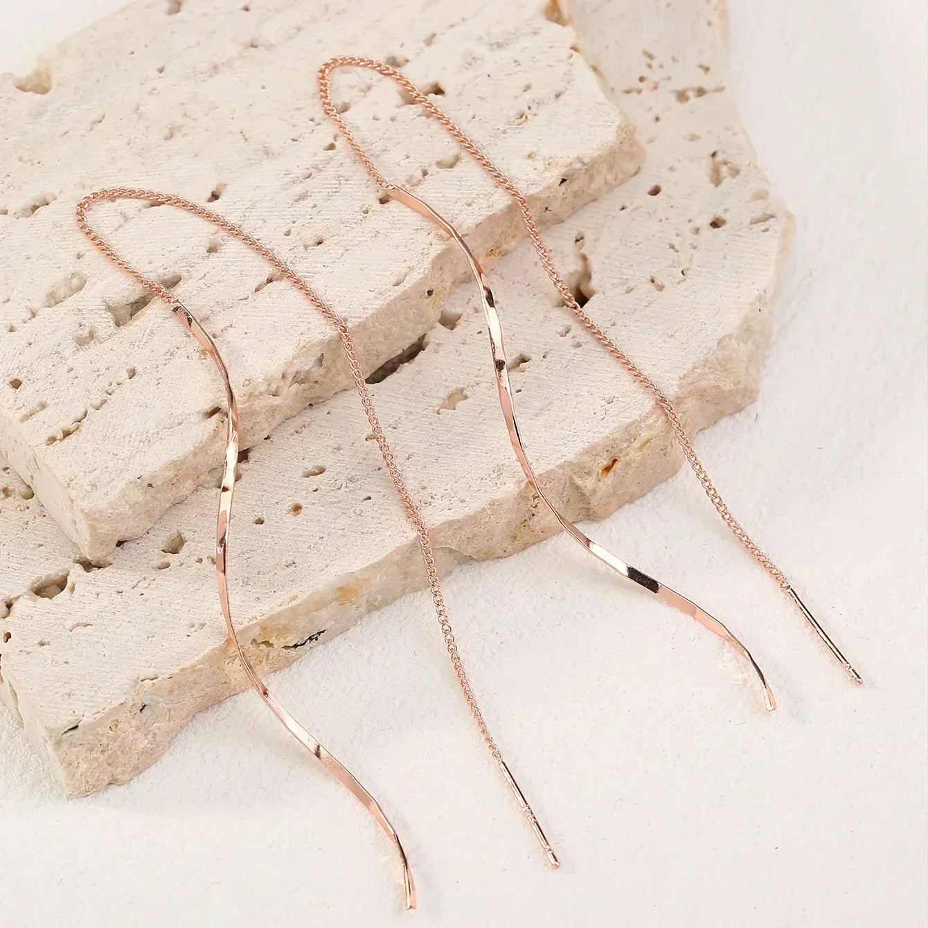 Pendientes Largos con Diseño Ondulado