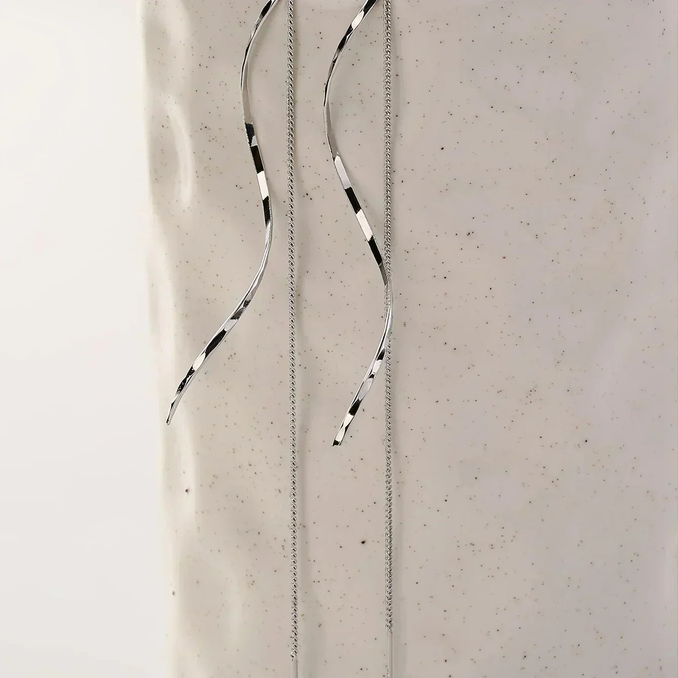 Pendientes Largos con Diseño Ondulado